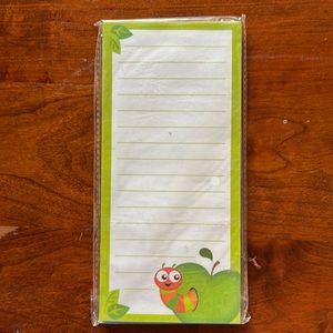 Magnetic notepad with green apple
